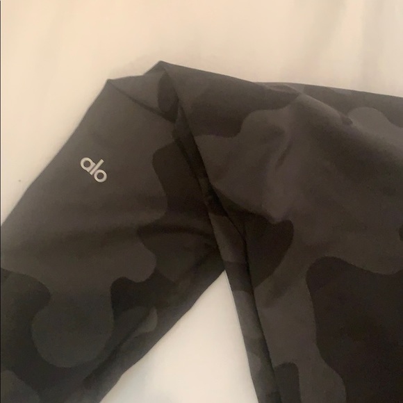 Alo Yoga Camo Leggings - Picture 5 of 5
